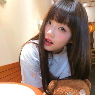 穿条纹衣的男孩